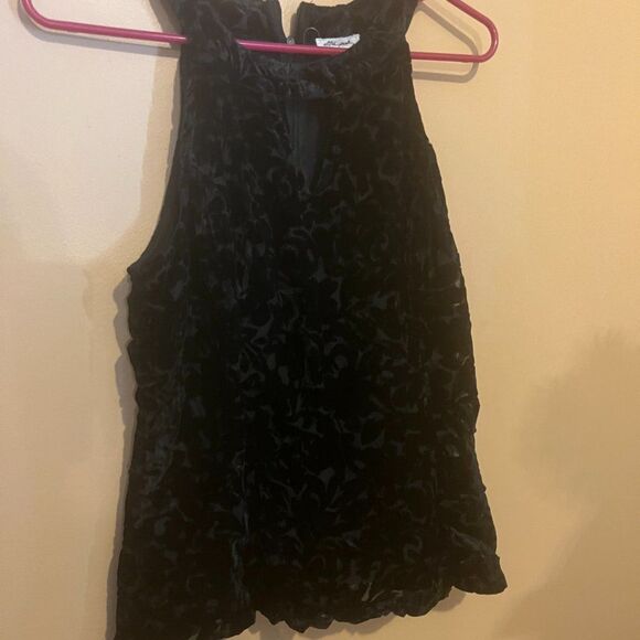 NWT Ultra Pink large black velvet top - Picture 2 of 9